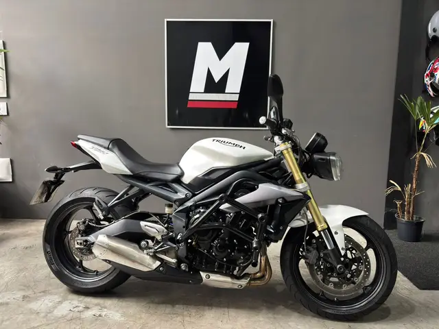 Moto Triumph Street Triple 675 2015 675 (ABS)