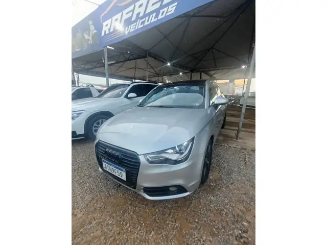 Carro Audi A1 2013 1.4 TFSI Attraction S Tronic