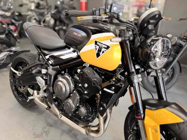 Moto Triumph Trident 660 2025 Triple Tribute