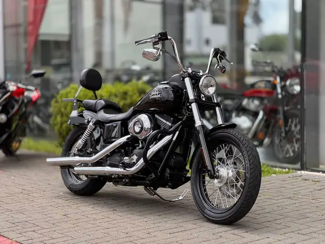 Moto Harley-Davidson Dyna 2016 Street Bob