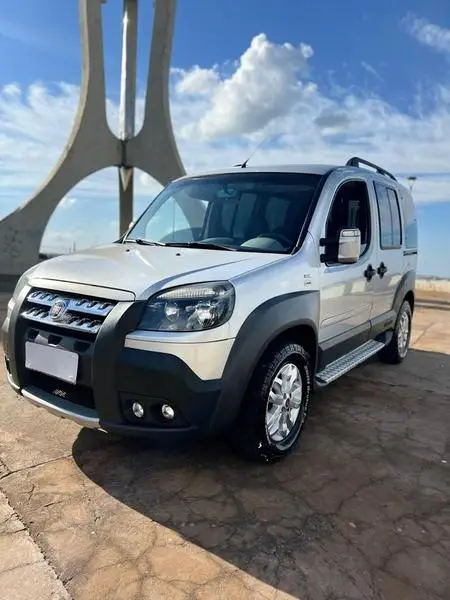 Carro Fiat Doblò 2011 Adventure Locker 1.8 16V (Flex)