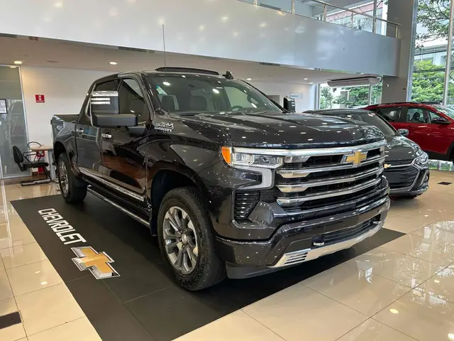 Carro Chevrolet Silverado 2025 High Country 5.3