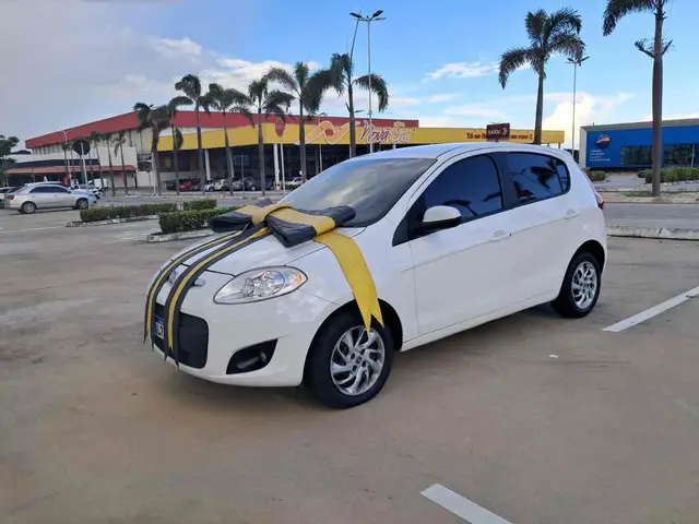 Carro Fiat Palio Weekend 2014 Attractive 1.4 8V (Flex)
