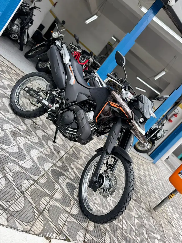 Moto Yamaha XTZ 250 Lander 2025 Connected