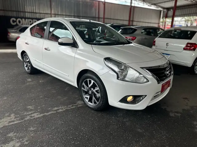 Carro Nissan Versa 2017 1.6 16V Unique CVT (Flex)