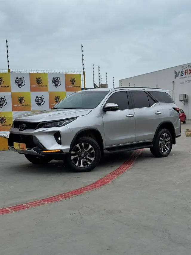 Carro Toyota SW4 2025 SRX Platinum 2.8 Turbodiesel 4x4 (Aut.) (7 Lugares)