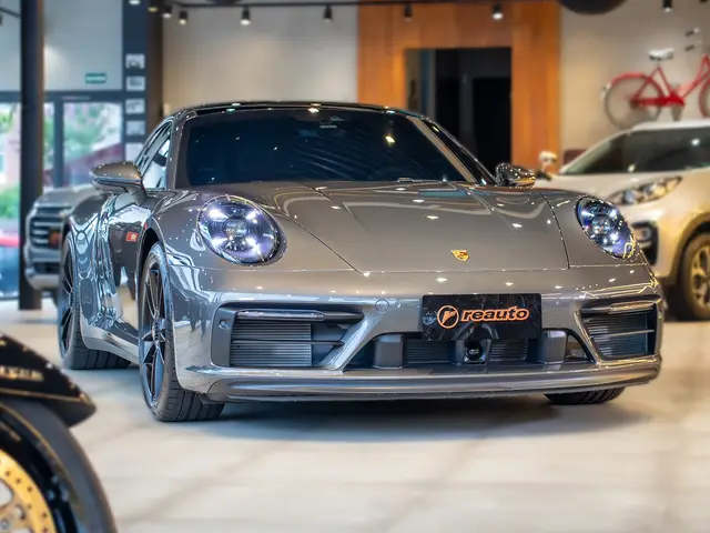 Carro Porsche 911 2024 GTS Coupe 3.0 (992)