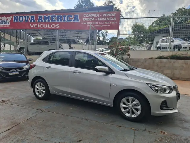Carro Chevrolet Onix 2023 LT 1.0