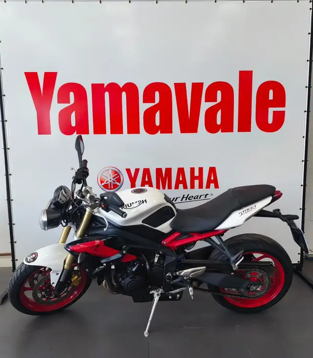Moto Triumph Street Triple 675 2015 675 (ABS)