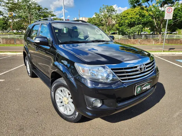 Carro Toyota Hilux SW4 2012 SRV 3.0 4X4 (7 Lugares)