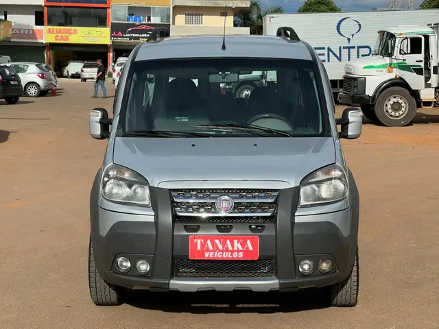 Carro Fiat Doblò 2010 Adventure 1.8 8V (Flex)