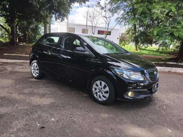 Carro Chevrolet Onix 2015 1.4 LT SPE/4