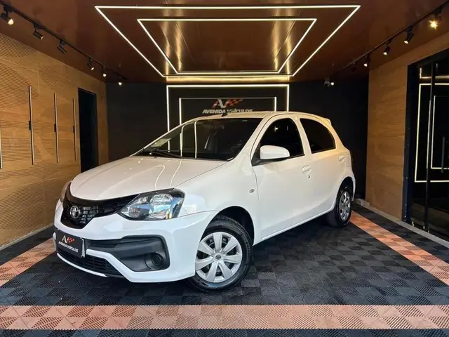 Carro Toyota Etios 2019 Platinum 1.5 (Aut) (Flex)