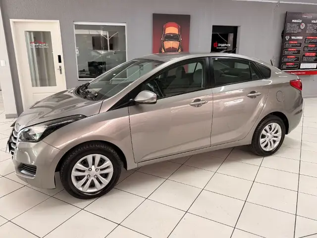 Carro Hyundai HB20S 2017 1.0 Comfort Plus (Flex)