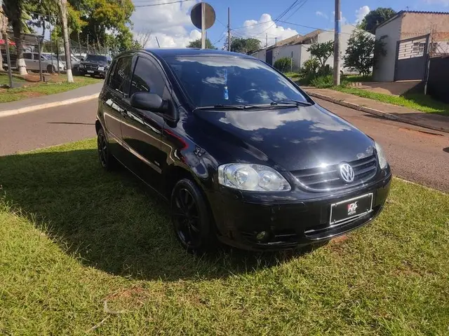 Carro Volkswagen Fox 2010 1.0 8V (Flex) 4p