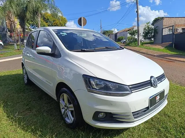 Carro Volkswagen Fox 2015 Comfortline 1.0 TEC (Flex)