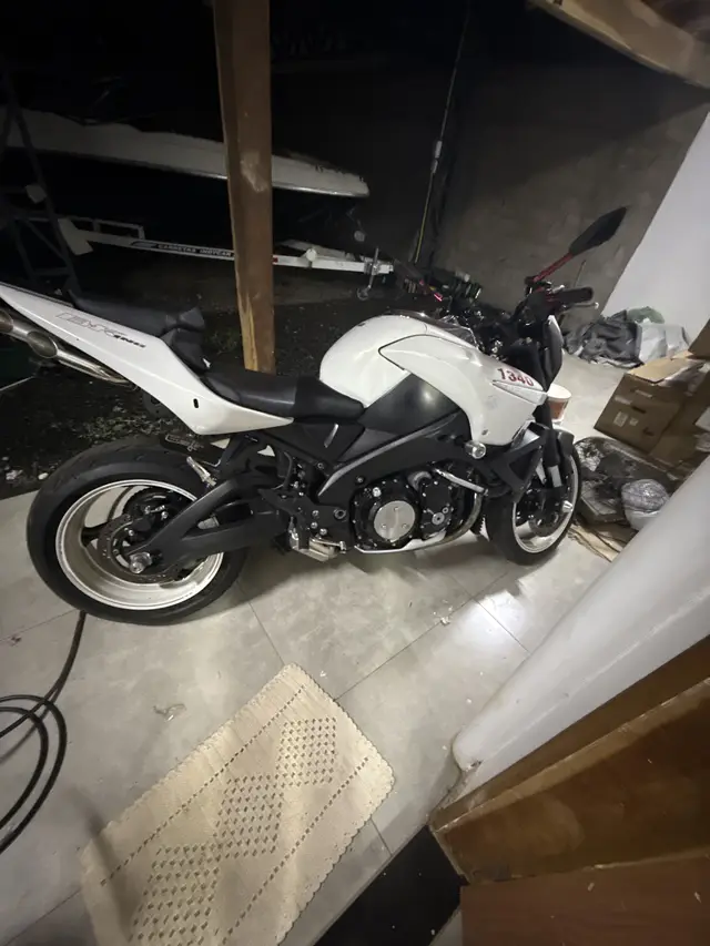 Moto Suzuki Gsx 1300 2011 B King