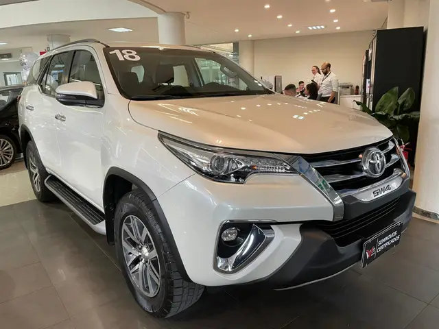 Carro Toyota SW4 2018 2.8 TDI SRX 7L 4x4 (Aut)