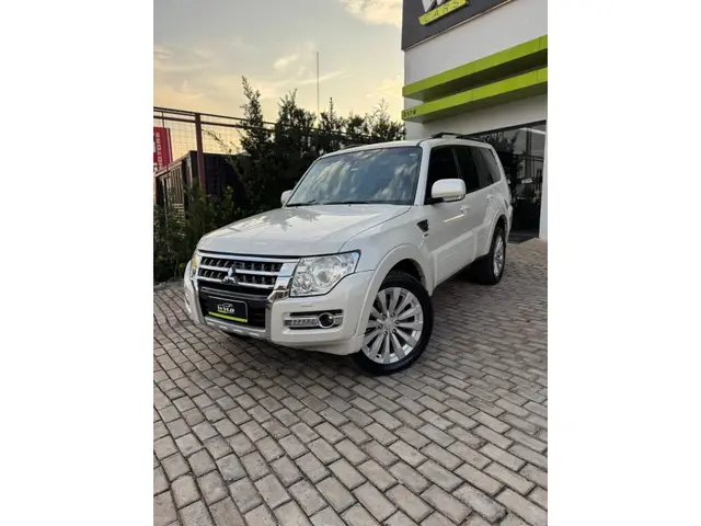 Carro Mitsubishi Pajero Dakar 2016 3.2 HPE 4WD (Aut)