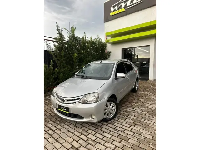 Carro Toyota Etios 2017 XLS 1.5 (Flex)