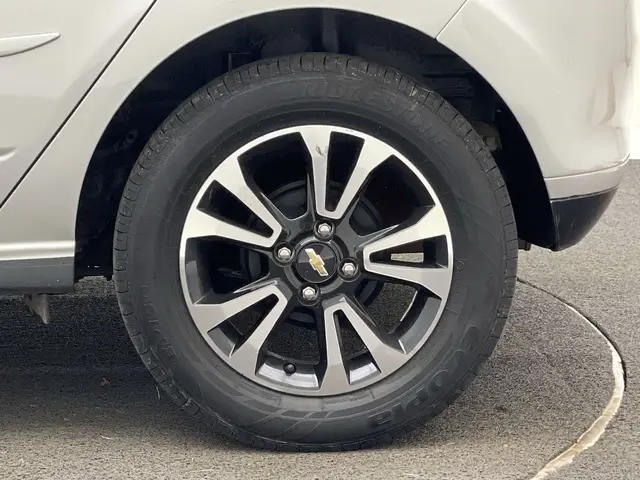 Carro Chevrolet Onix 2015 1.4 LTZ SPE/4 (Aut)