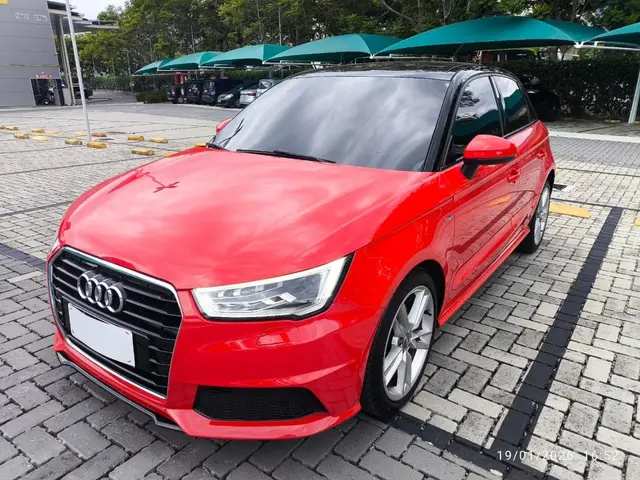 Carro Audi A1 2016 1.8 TFSI Sportback Ambition S Tronic