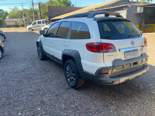 Carro Fiat Weekend 2017 Adventure 1.8 E.torQ Dualogic (Flex)