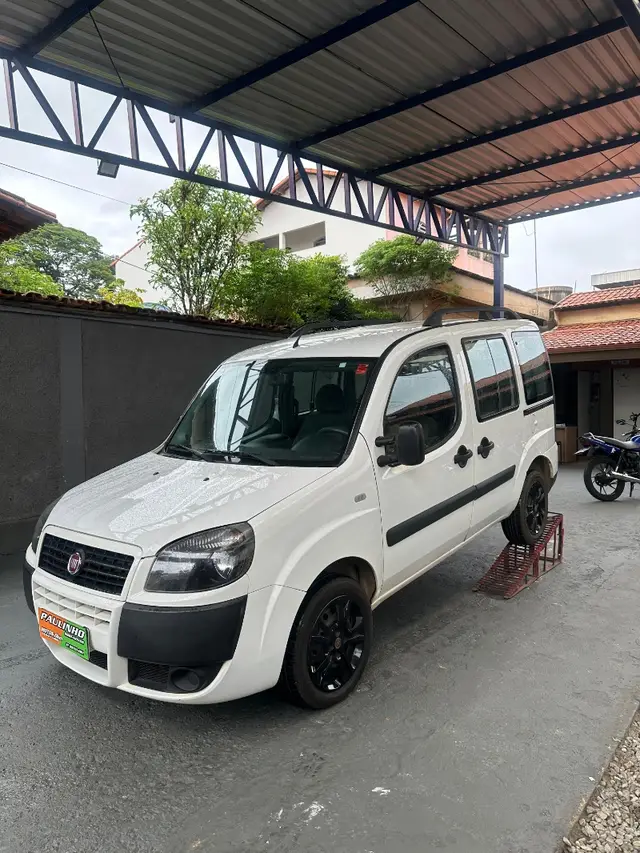 Carro Fiat Doblò 2021 Essence 1.8 16V (Flex)
