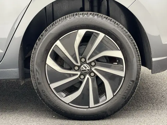 Carro Volkswagen Polo 2024 Highline TSI 1.0 Flex 12V Aut.