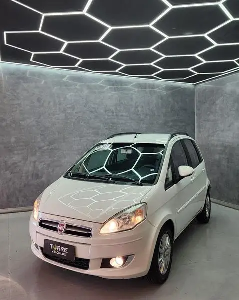 Carro Fiat Idea 2014 Attractive 1.4 8V (Flex)