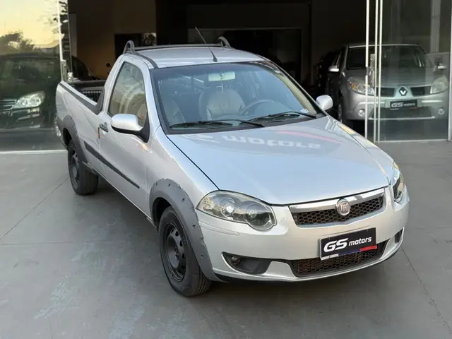 Carro Fiat Strada 2013 Trekking 1.6 16V (Flex)