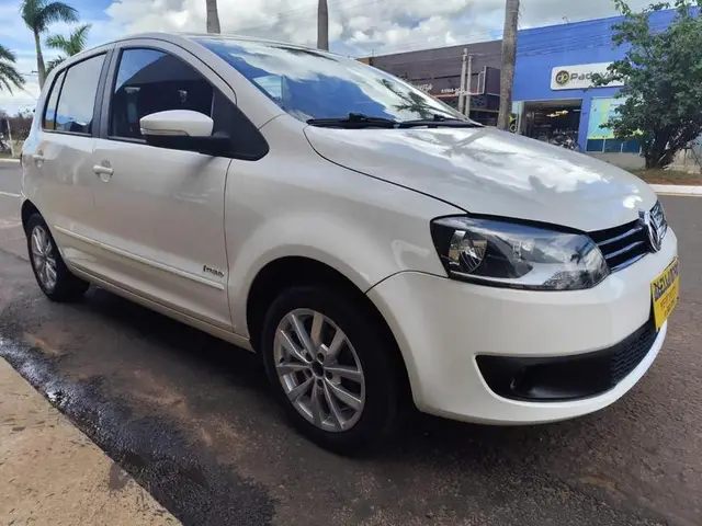 Carro Volkswagen Fox 2014 1.6 VHT (Flex)