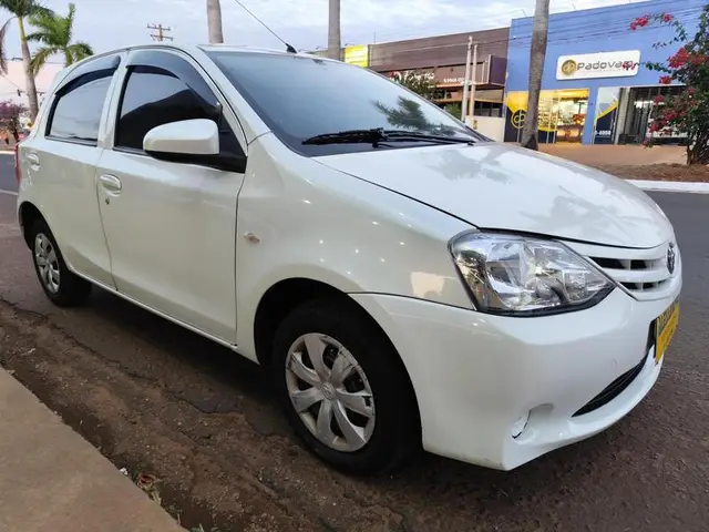 Carro Toyota Etios 2015 X 1.3 (Flex)