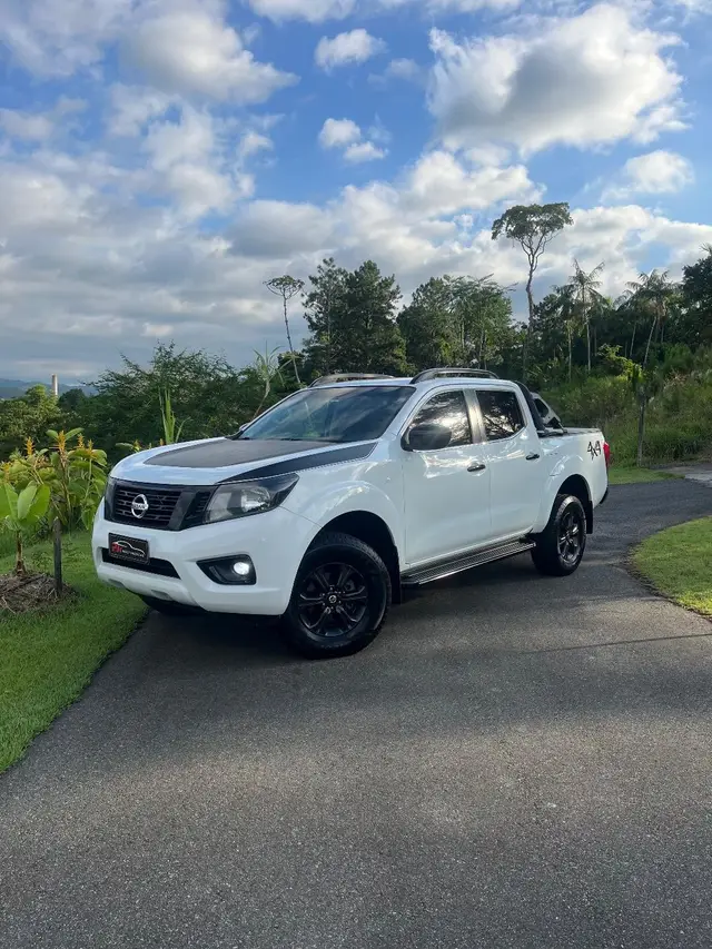 Carro Nissan Frontier 2020 2.3 TD CD LE 4x4 (Aut)