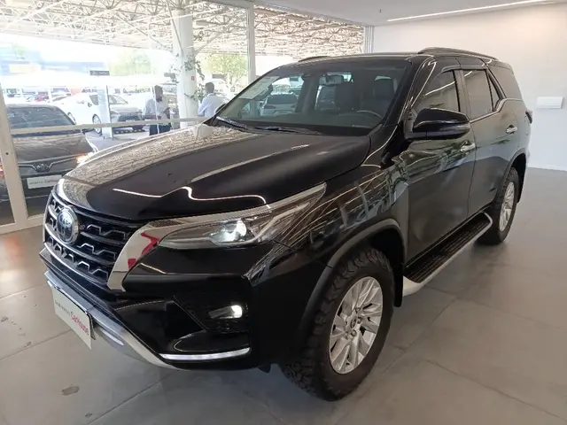 Carro Toyota SW4 2022 SRX 2.8 turbodiesel 7L 4x4 (Aut)
