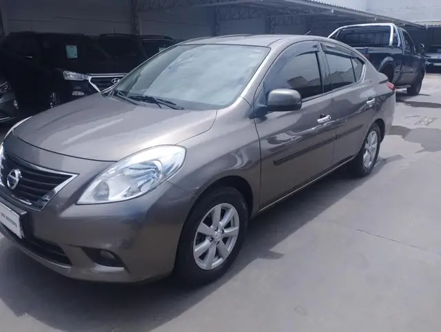 Carro Nissan Versa 2014 1.6 16V SL (Flex)