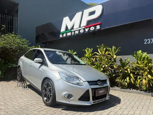 Carro Ford Focus Sedan 2014 Titanium Plus 2.0 16V PowerShift (Aut)