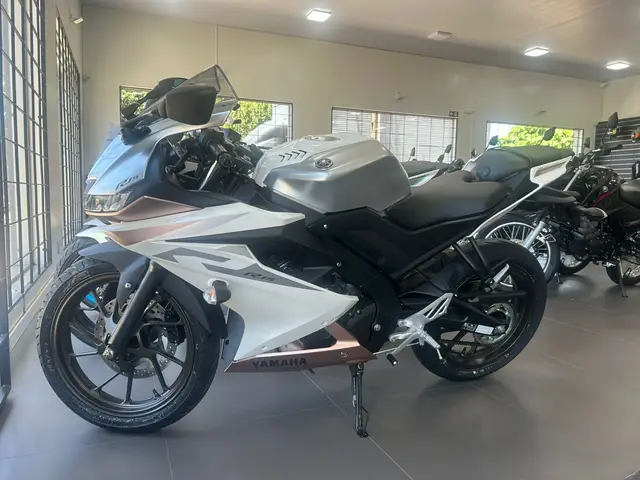 Moto Yamaha YZF R15 2025 ABS