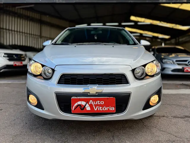 Carro Chevrolet Sonic Sedan 2013 LTZ