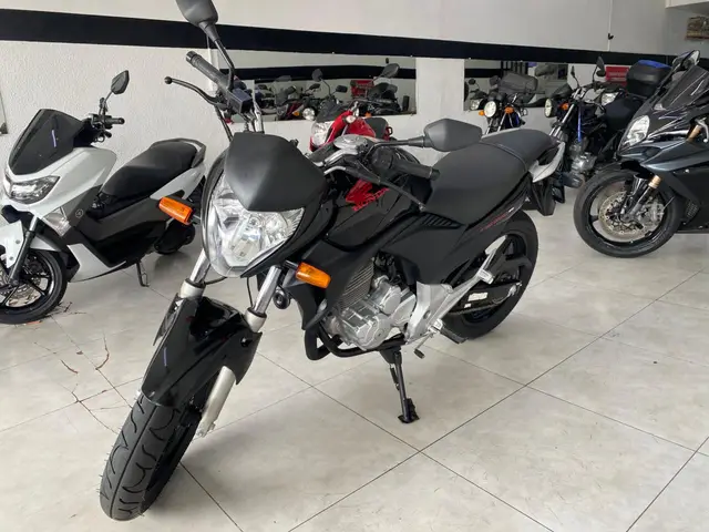 Moto Honda CB 300R 2011 Standard