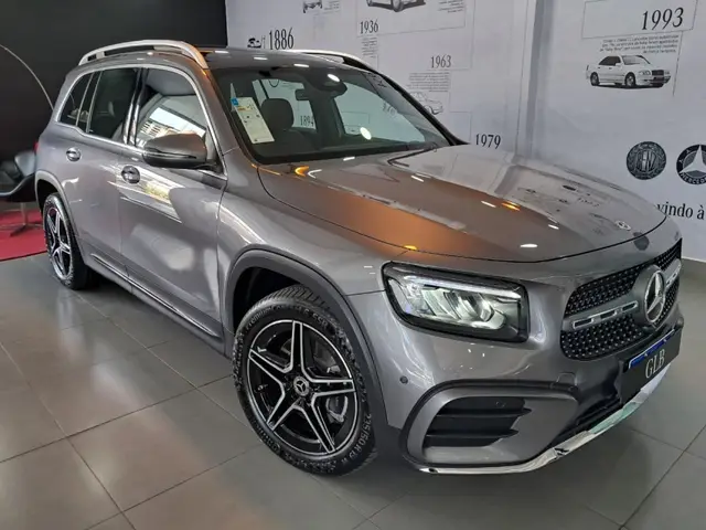 Carro Mercedes-Benz GLB 220 2025 4M AMG Line