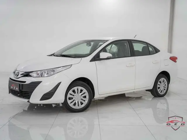 Carro Toyota Yaris Sedan 2022 1.5 XL Live (Flex)