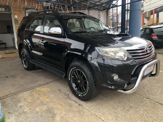 Carro Toyota Hilux SW4 2013 SRV 3.0 TDI 4X4 (5 Lugares)