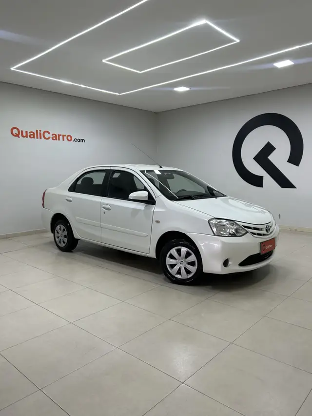 Carro Toyota Etios 2016 XS 1.5 (Flex)