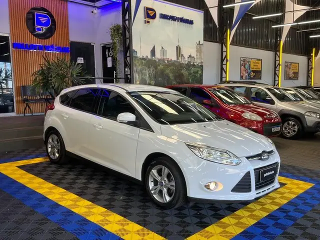 Carro Ford Focus Hatch 2015 SE 1.6 16V TiVCT