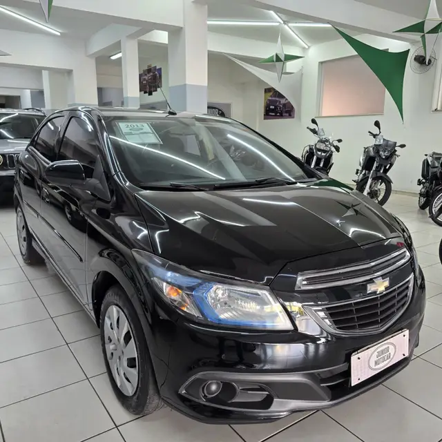 Carro Chevrolet Onix 2013 1.4 LT SPE/4