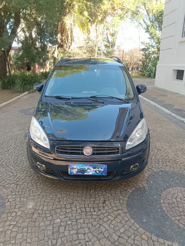 Carro Fiat Idea 2013 Attractive 1.4 8V (Flex)