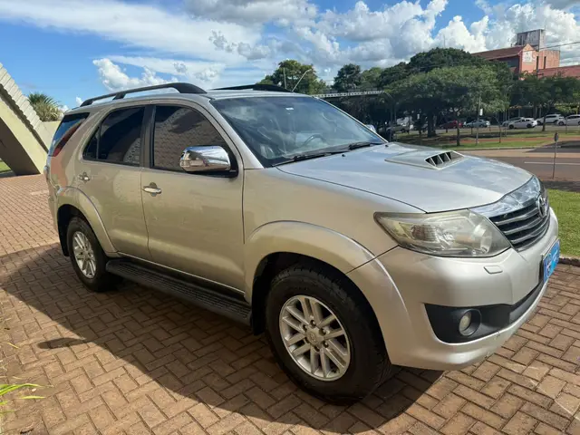 Carro Toyota Hilux SW4 2012 SRV 3.0 4X4 (7 Lugares)