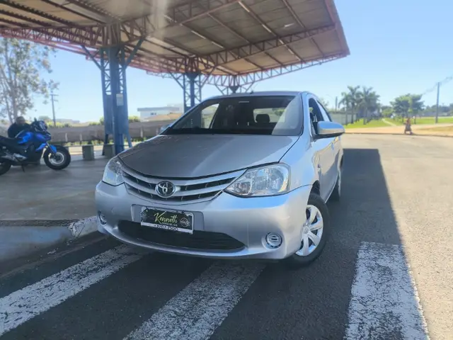 Carro Toyota Etios Sedan 2016 X 1.5 (Flex)