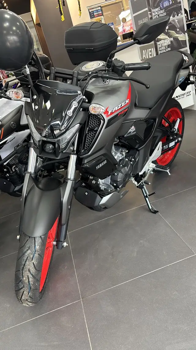 Moto Yamaha Fazer FZ15 2025 Connected